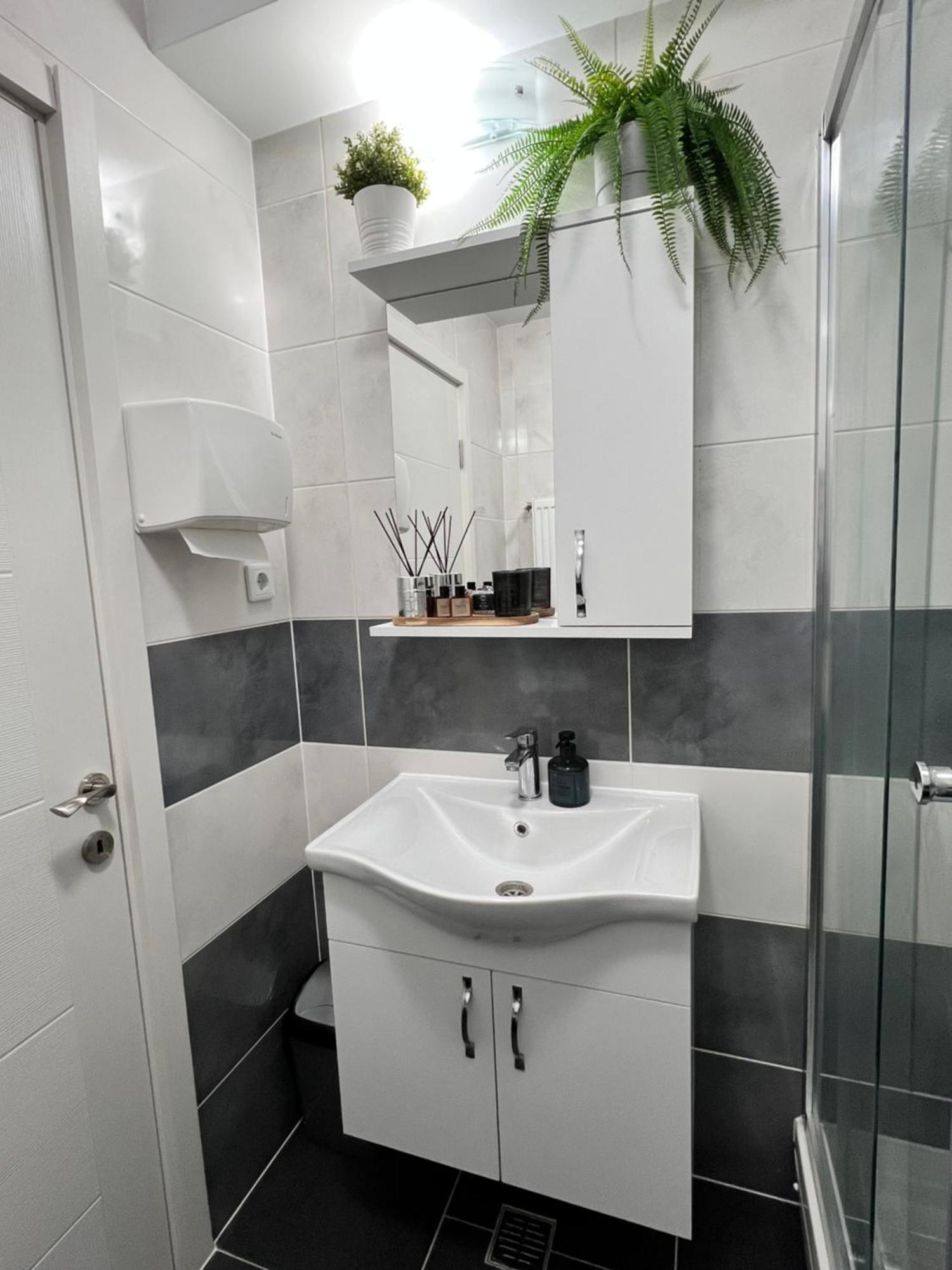 Sun Apartments Otopeni Zewnętrze zdjęcie